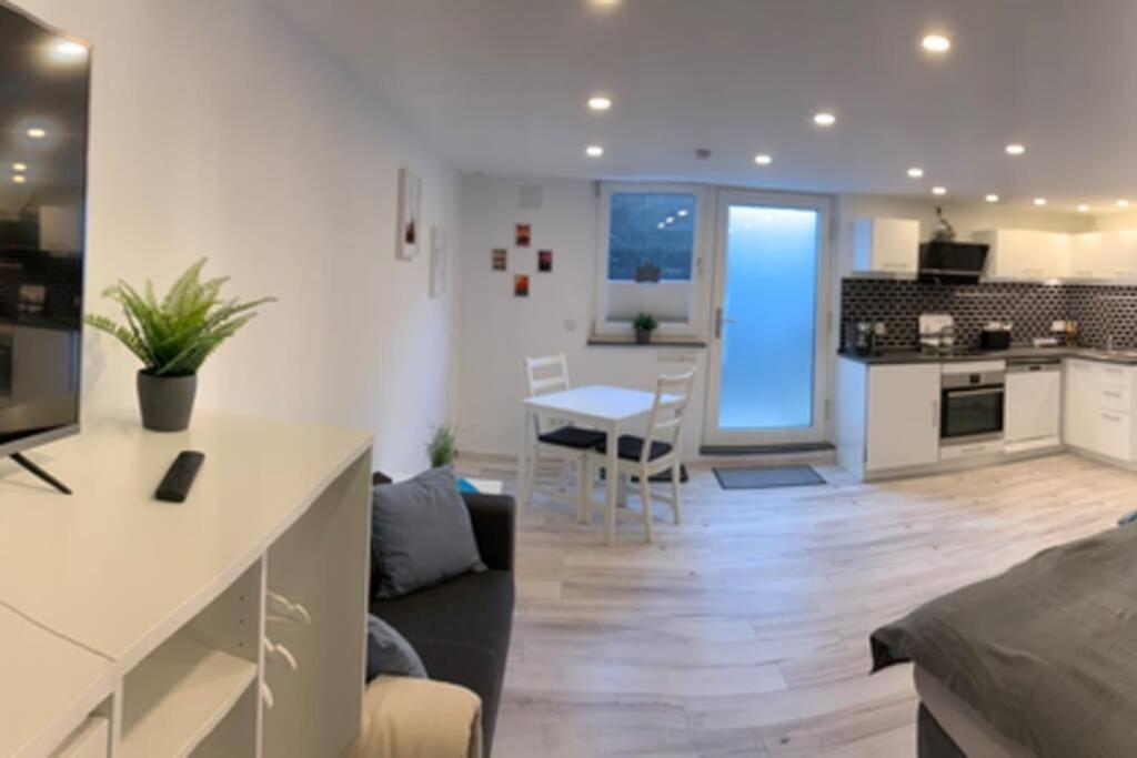 Modern Renovated Apartment Suited For Business Consultants - In Close Distance To Dt, Dhl And Un Campus - Reserved Parking ボン エクステリア 写真